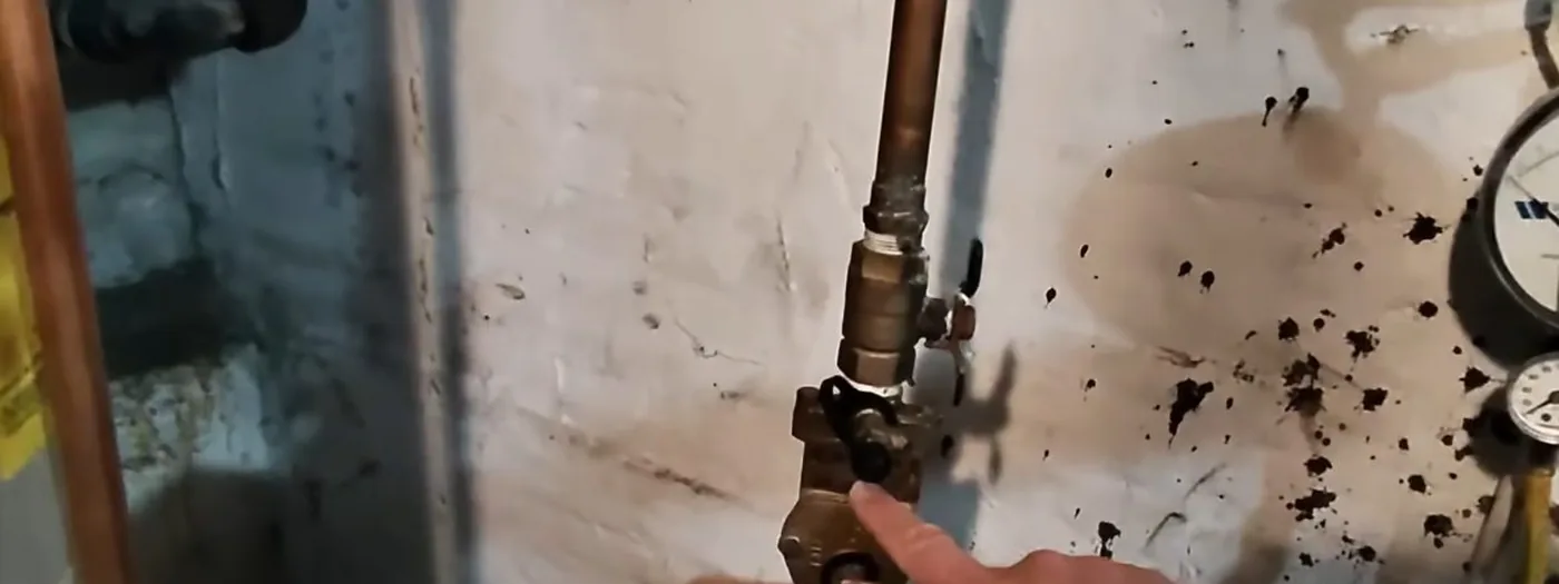 Water system valve assembly mounted on a home's main supply line